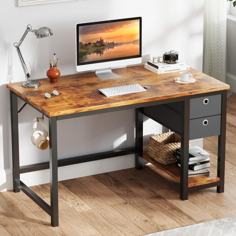Maximize Space with the Modern Computer Desk: A Stylish Review!